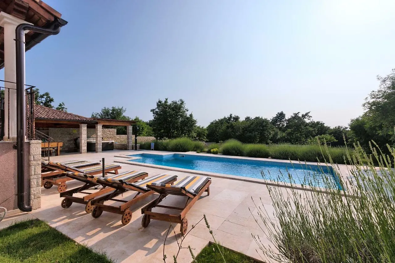 Villa Stokovci 0*,