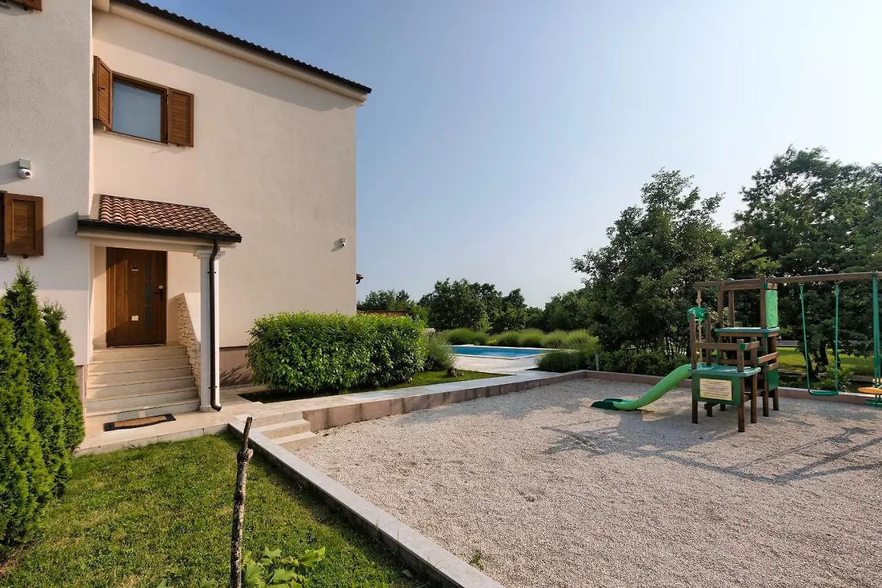 Villa Stokovci 0*,